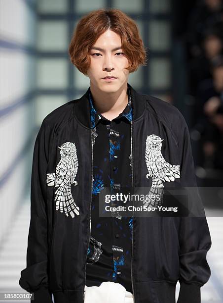 Hong Jong-Hyun walks the runway during the Jardin De Chouette show at Seoul Fashion Week 2014 S/S at Grand Hyatt Hotel on October 22, 2013 in Seoul,...