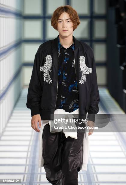 Hong Jong-Hyun walks the runway during the Jardin De Chouette show at Seoul Fashion Week 2014 S/S at Grand Hyatt Hotel on October 22, 2013 in Seoul,...