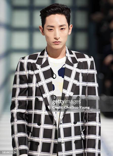 Lee Su-Hyuk walks the runway during the Jardin De Chouette show at Seoul Fashion Week 2014 S/S at Grand Hyatt Hotel on October 22, 2013 in Seoul,...