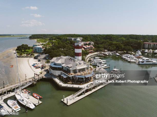 iconic hilton head lighthouse view - hilton head stock pictures, royalty-free photos & images