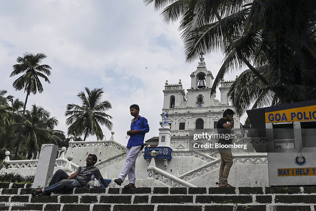 Tourist Economy As Inflation Spurs Rate-Rise Speculation