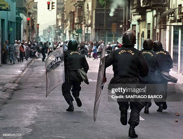 Peruvian Riot Armor Lima Peru Street Photos and Premium High Res Pictures - Getty Images