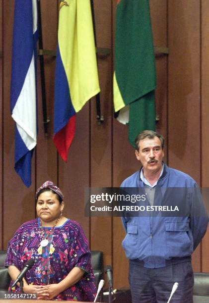 The Nobel prize of La Paz, the Guatemalan Rigoberta Menchu and elect president of Mexico Vicente Fox take care of the closing of the Indigenas Towns...