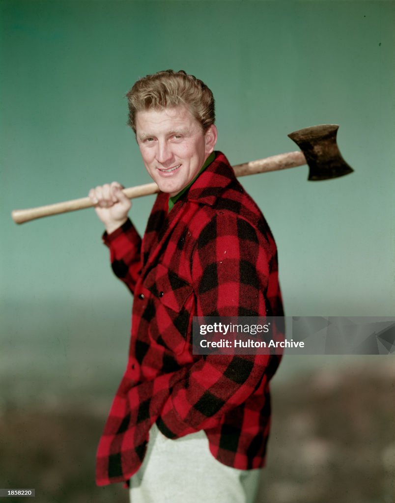 Kirk Douglas as lumberjack 