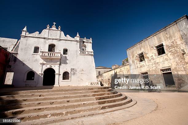 stone town - ilha de mocambique - nampula province stock pictures, royalty-free photos & images