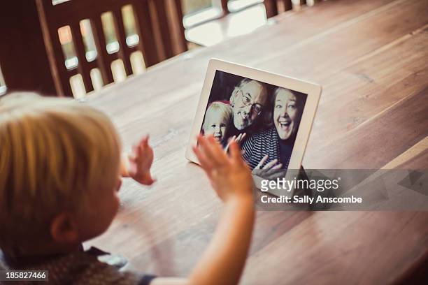 family staying connected online - staying indoors stock pictures, royalty-free photos & images