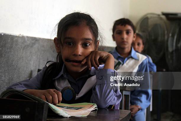 Pakistan Student 84 Pakistani Ministry Of Education Stock Photos, High-Res Pictures, and ...