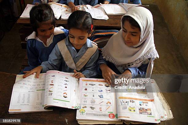 Pakistan Student 148 Pakistani Education System Stock Photos, High-Res Pictures, and ...