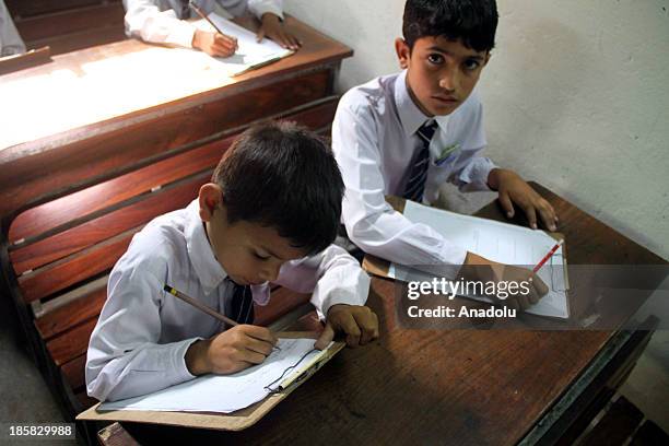Pakistan Student 84 Pakistani Ministry Of Education Stock Photos, High-Res Pictures, and ...