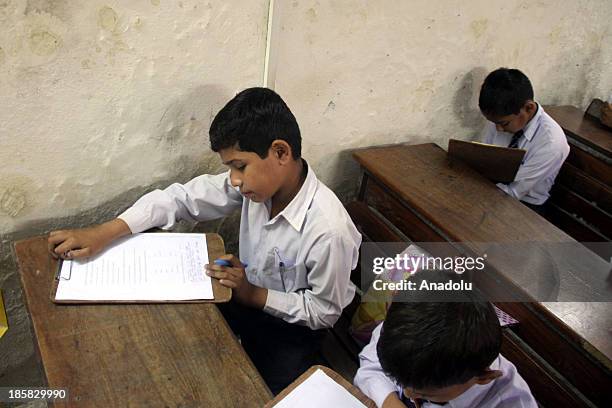 Pakistan Student Pakistani Education System Photos and Premium High Res Pictures - Getty ...
