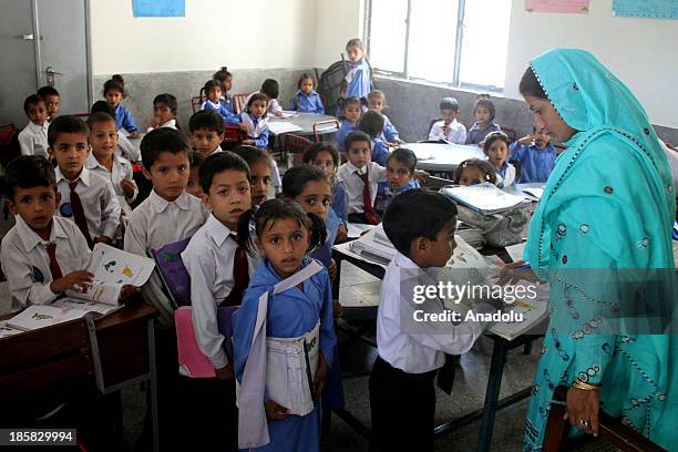 Pakistan Student 164 Pakistani Education System Stock Photos, High-Res Pictures, and ...