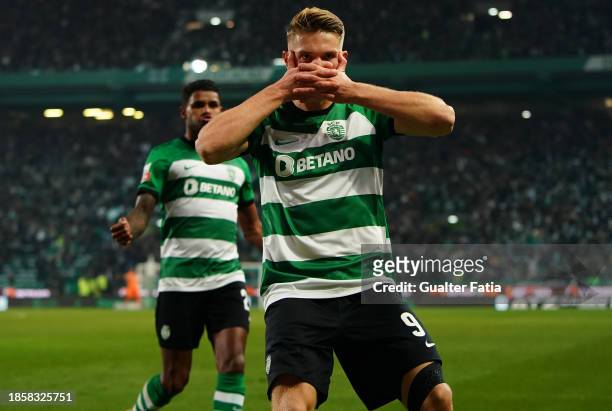 Viktor Gyokeres of Sporting CP celebrates after scoring a goal during the Liga Portugal Betclic match between Sporting CP and FC Porto at Estadio...