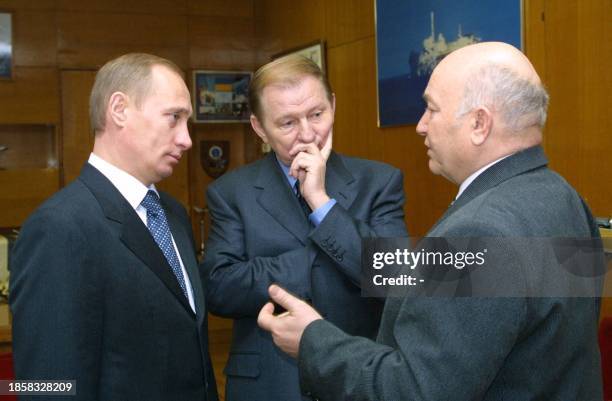 Ukraine's President Leonid Kuchma and his Russian counterpart Vladimir Putin listen to Moscow mayor Yuri Luzhkov during their meeting at Yuzhmash...