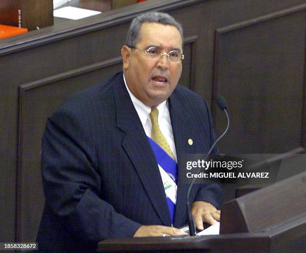 Nicaraguan President Arnoldo Aleman reads 10 January 2001 the Fourth Report of Government before the National Assembly in Managua, Nicaragua. The...