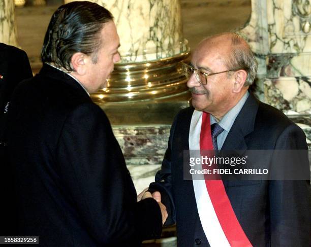 Ex-minister of Justice Alberto Bustamante greets the new Peruvian President Valentin Paniagua 22 November 2000 in Lima. El ex ministro de Justicia y...