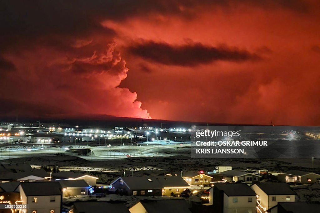 TOPSHOT-ICELAND-VOLCANO-ERUPTION