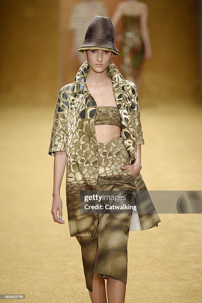 Akris - Runway RTW - Spring 2014 - Paris Fashion Week