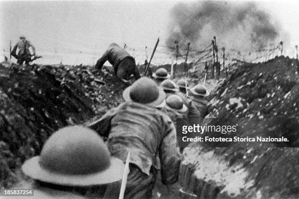 Soldiers of the English infantry in France, running out of their trenches at the signal to assault . Somme, France 1916.