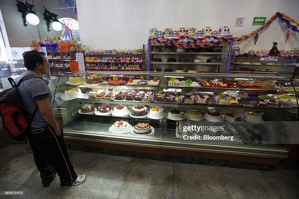 La Ideal Bakery Makes Traditional Bread For Day Of the Dead Celebrations