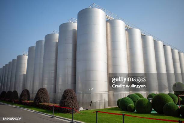 outdoor large storage silo - silo tank stock-fotos und bilder