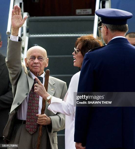Bolivian President Hugo Banzer Suarez waves 04 August 2001 at Andrew's Air Force Base, MD just before returning to Bolivia. President Suarez was...
