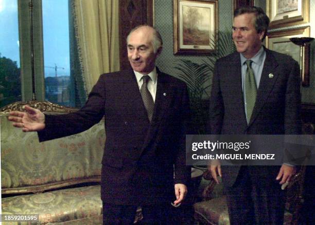 Argentine President Fernando De La Rua shows Florida Governor Jeb Bush the way 19 July, 2001 in Buenos Aires. Jeb Bush, the brother of US President...