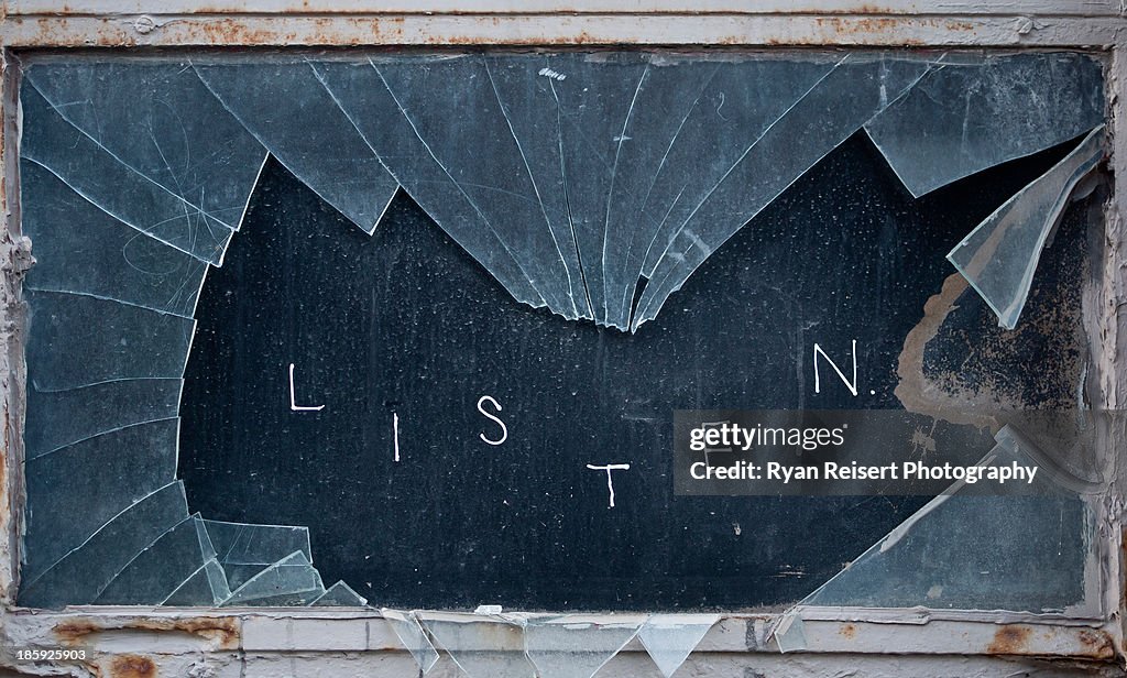 LISTEN Graffiti