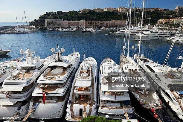 monaco yacht harbour - luxury yachts stock-fotos und bilder