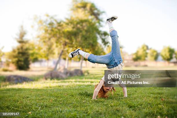 girl does cartwheel - park live stockfoto's en -beelden