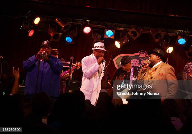 Funk Performance 104 George Clinton And The P Funk All Stars In Concert Stock Photos ...