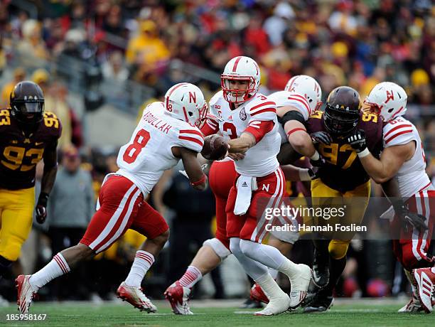 Taylor Martinez of the Nebraska Cornhuskers hands the ball to Ameer Abdullah of the Nebraska Cornhuskers during the third quarter of the game against...