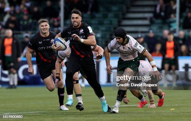 Sean Maitland of Saracens breaks with the ball during the Investec Champions Cup match between Saracens and Connacht Rugby at StoneX Stadium on...