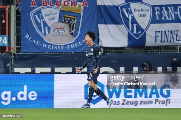 Takuma Asano of VfL Bochum celebrates after scoring their team's first goal during the Bundesliga match between VfL Bochum 1848 and 1. FC Union...