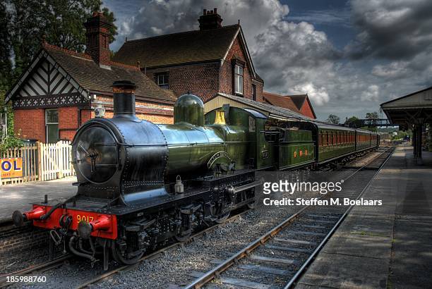 bluebell railway steam engine, sheffield park stn - locomotive stock pictures, royalty-free photos & images