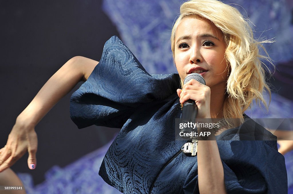 Tai Singer Taiwanese pop singer Jolin Tsai performs during a promotional signing ...