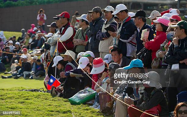Spectators watch play on the 18th green during day four of the Sunrise LPGA Taiwan Championship on October 27, 2013 in Taoyuan, Taiwan.