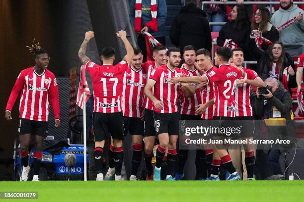 Gorka Guruzeta of Athletic Club celebrates after scoring their team's first goal with teammates during the LaLiga EA Sports match between Athletic...