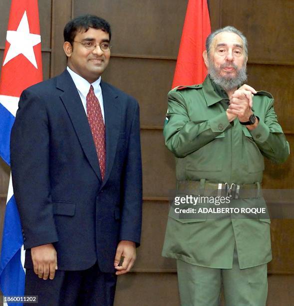 The President of Guyana Bharrat Jagdeo and Fidel Castro pose for the camera in La Habana, Cuba 26 October 2001. El presidente cubano Fidel Castro y...