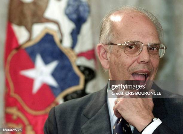 Uruguayan President Jorge Batlle answers questions at a press conference in Santiago, Chil 02 October 2001. El presidente Jorge Batlle, de Uruguay,...