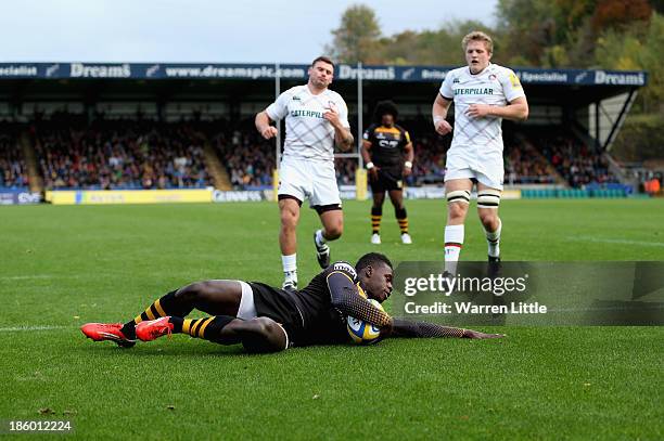 Christian Wade of London Wasps dives over to score the opening try during the Aviva Premiership match between London Wasps and Leicester Tigers at...