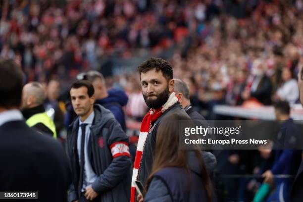 Spanish golfer, Jon Rahm, performs the kick-off before the match between Athletic and Atletico Madrid, at the San Mames stadium, on 16 December, 2023...
