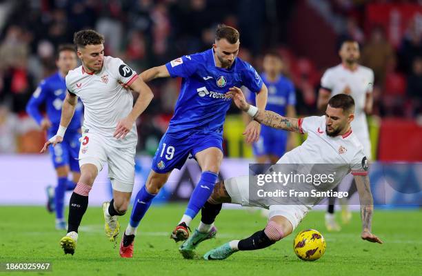 Nemanja Gudelj and Adria Pedrosaof Sevilla FC take on Borja Mayoral of Getafe CF during the LaLiga EA Sports match between Sevilla FC and Getafe CF...