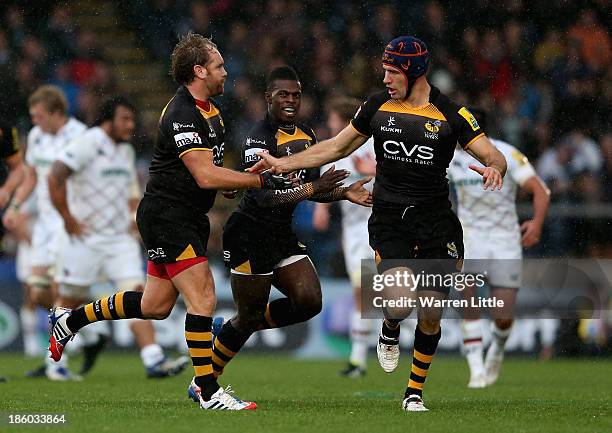 Andy Goode of London Wasps is congratulated by Captain, Chris Bell after converting a drop goal during the Aviva Premiership match between London...