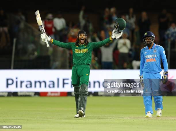 Tony de Zori of South Africa celebrates his maiden ODI century during the 2nd One Day International match between South Africa and India at St...
