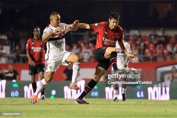 Kaka' of AC Milan Legends in action during the "Reencontro de gigantes" legends match between Sao Paulo and AC Milan at Morumbi Stadium on December...