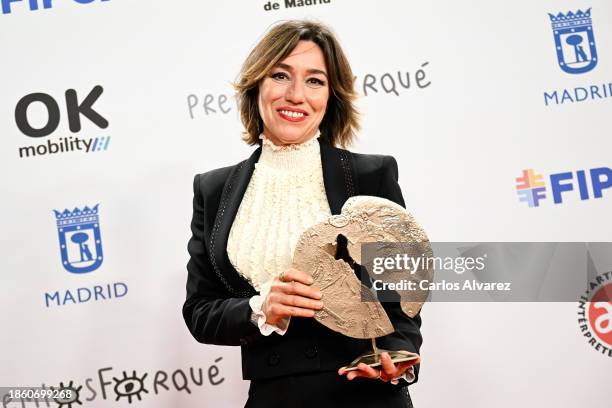 Lola Dueñas poses with Best Series Actress award at press room of the Jose María Forque Awards 2023 at Palacio Municipal de Congresos de Madrid on...