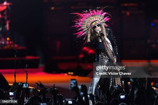 Singer Steven Tyler of Aerosmith performs on stage at Arena Ciudad de México on October 27, 2013 in Mexico City, Mexico.