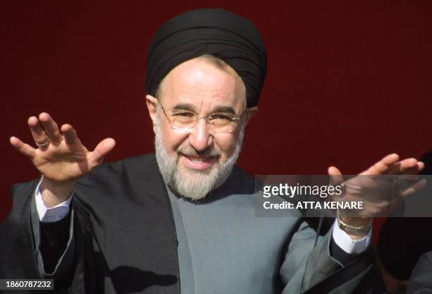 Iranian President Mohammad Khatami waves to supporters in the Iranian city of Shahrud, in Semnan province, some 230 kms east of Tehran 17 January...