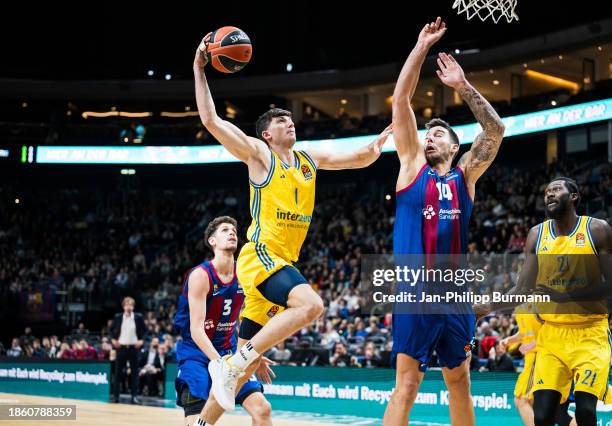 Gabriele Procida of ALBA Berlin versucht the Dunk before Guillermo Gustavo Hernangómez Geuer of FC Barcelona during the Turkish Airlines Basketball...