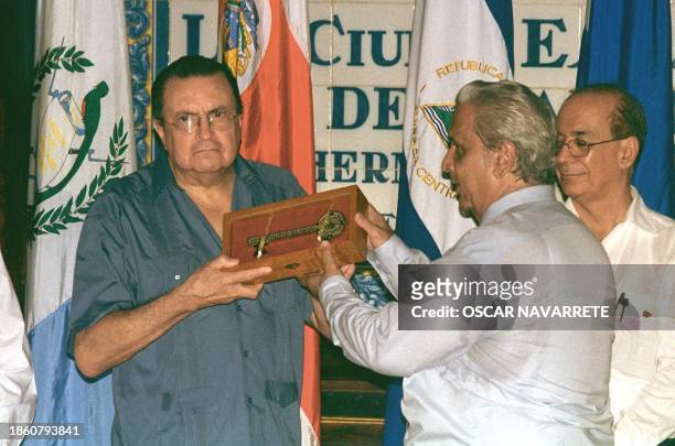 Costa Rican President, Abel Pacheco , recieves the keys to the city of Granada, 45 km southeast of Managua from mayor Luis Chamorro, 20 June 2002....